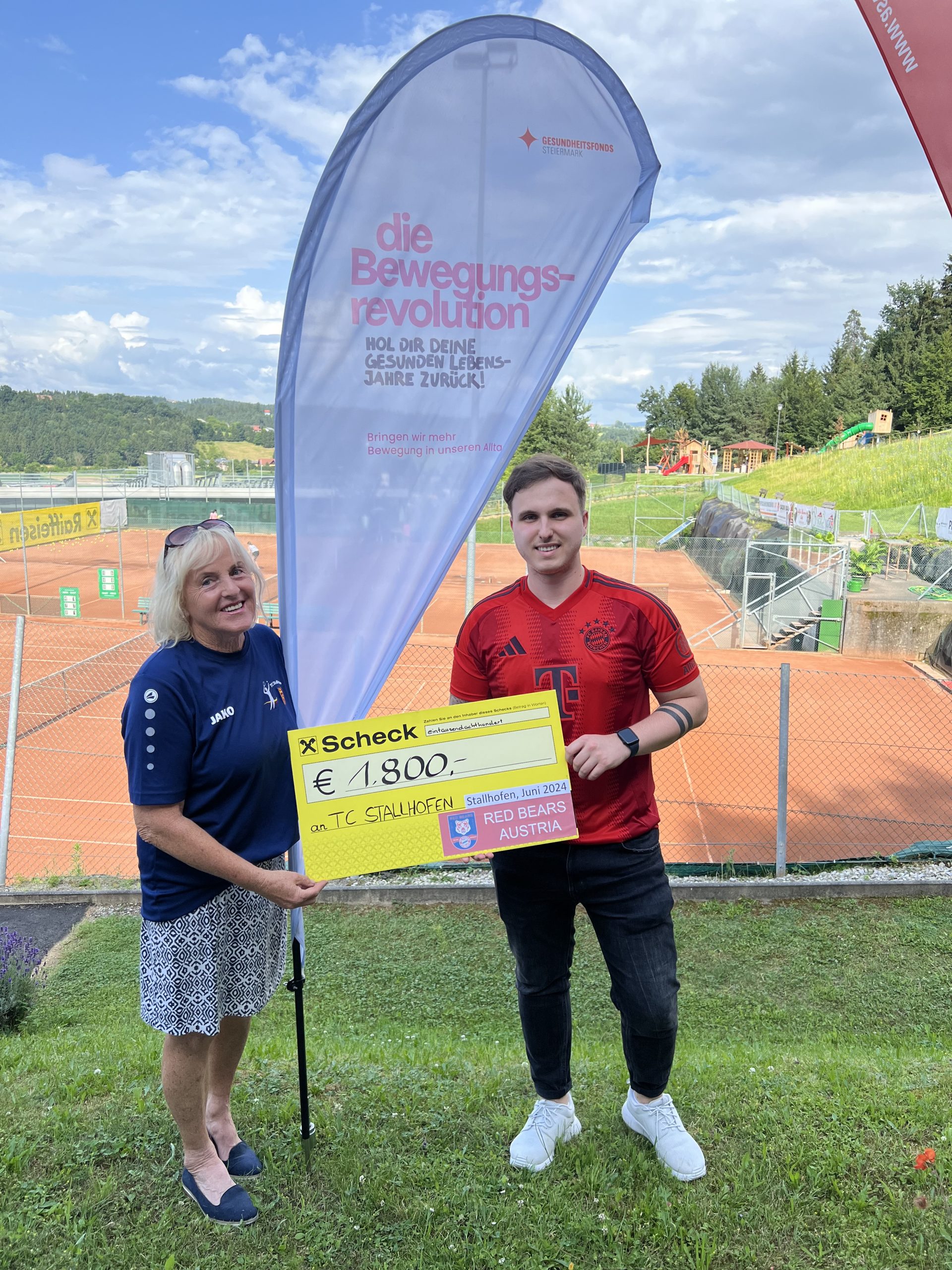 Charity – Scheckübergabe